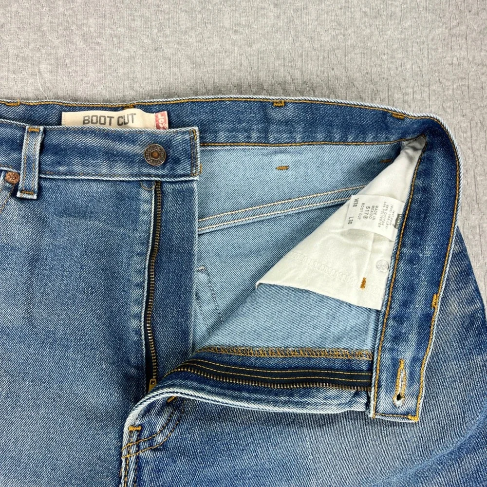 Vintage Levi's 517 Bootcut Jeans Mens 38x30 Fits 34X29 Blue Classic Fit Workwear
